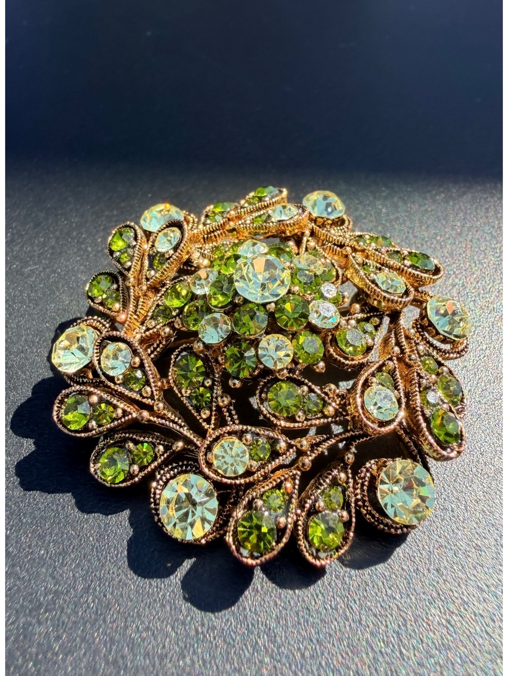 Vintage Green Rhinestone Filigree Floral Wreath Brooch - Picture 5 of 5